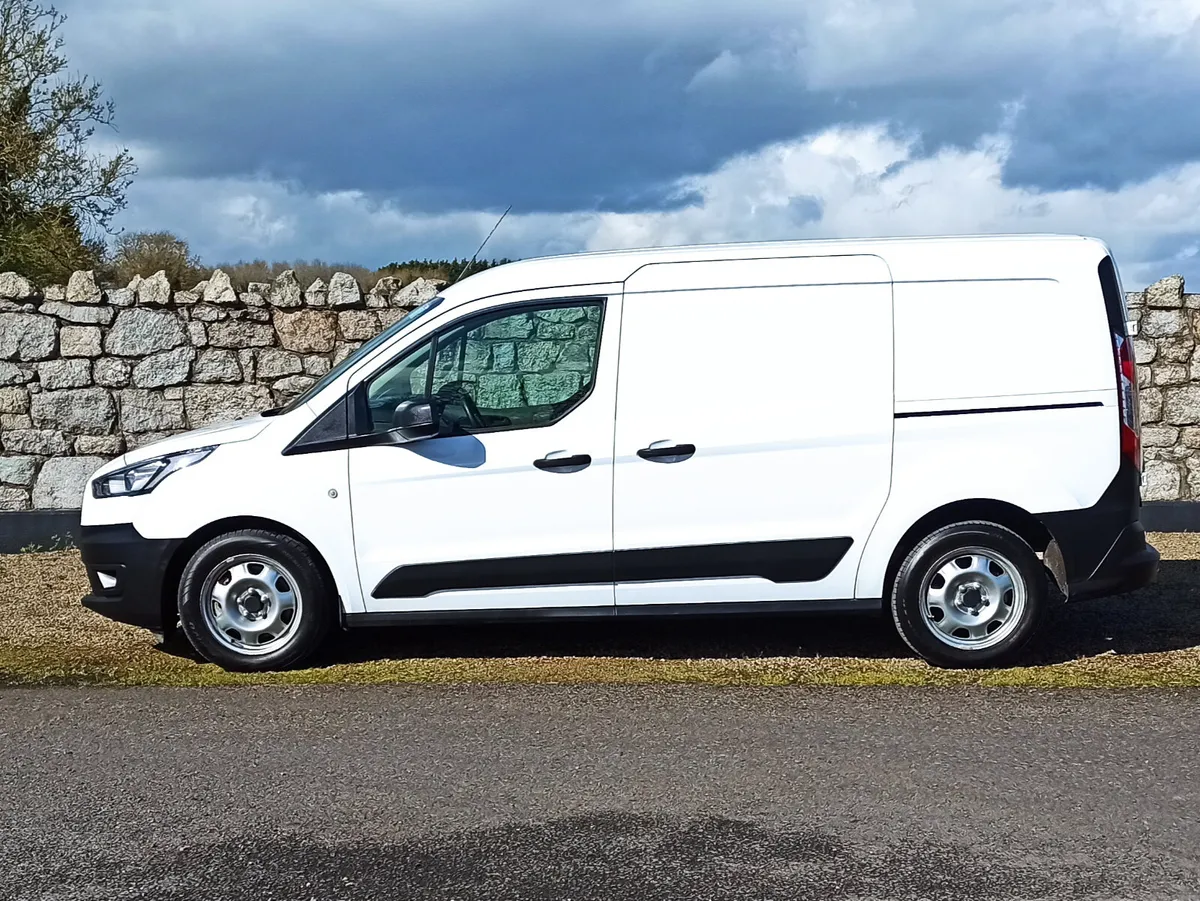 202 Ford Connect 1.5D 5 seater Crew Cab - Image 4