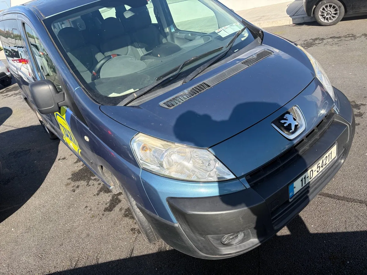2011 Peugeot expert wheelchair accessible read ad! - Image 1