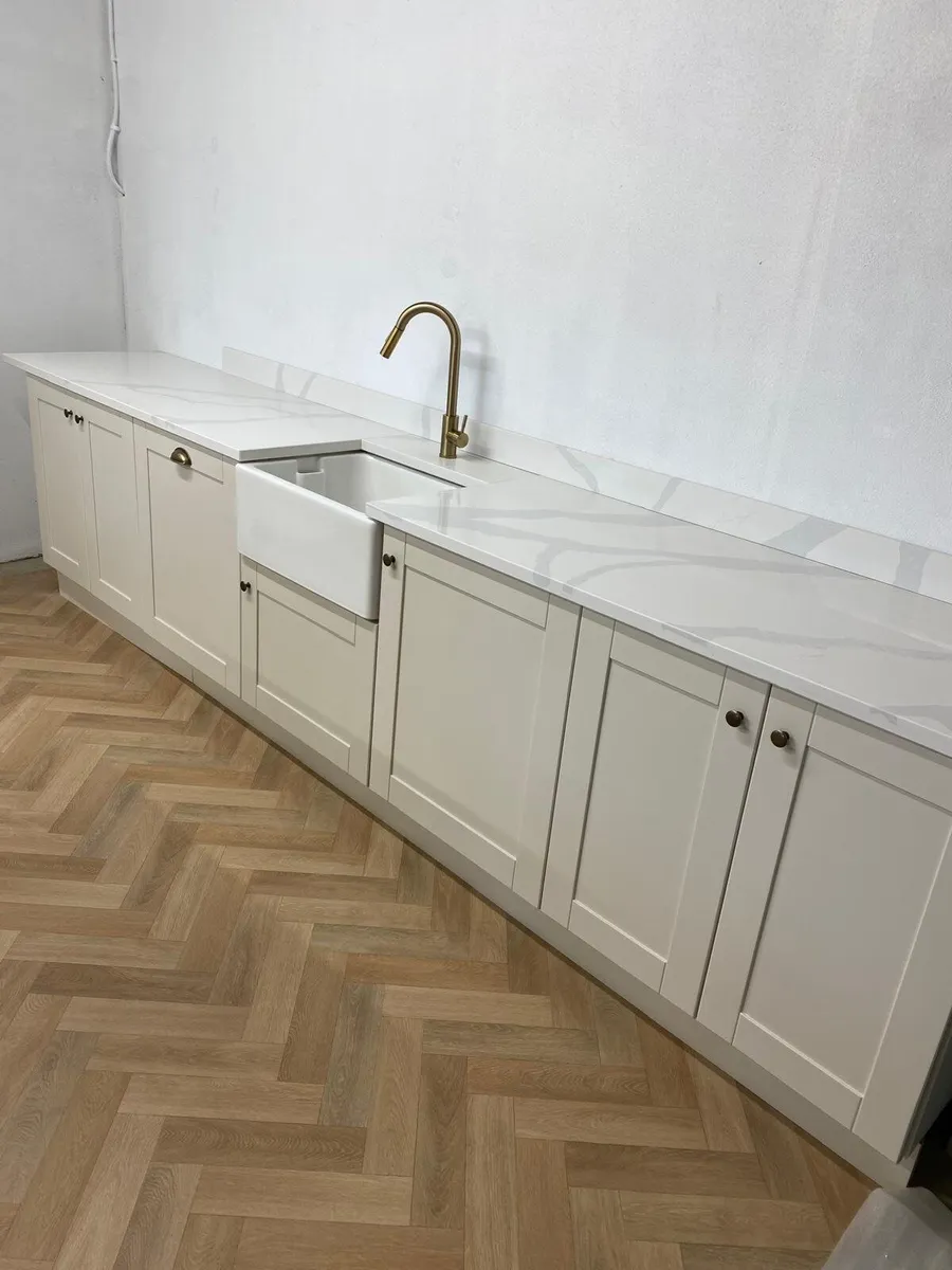 Quartz worktops - Image 2