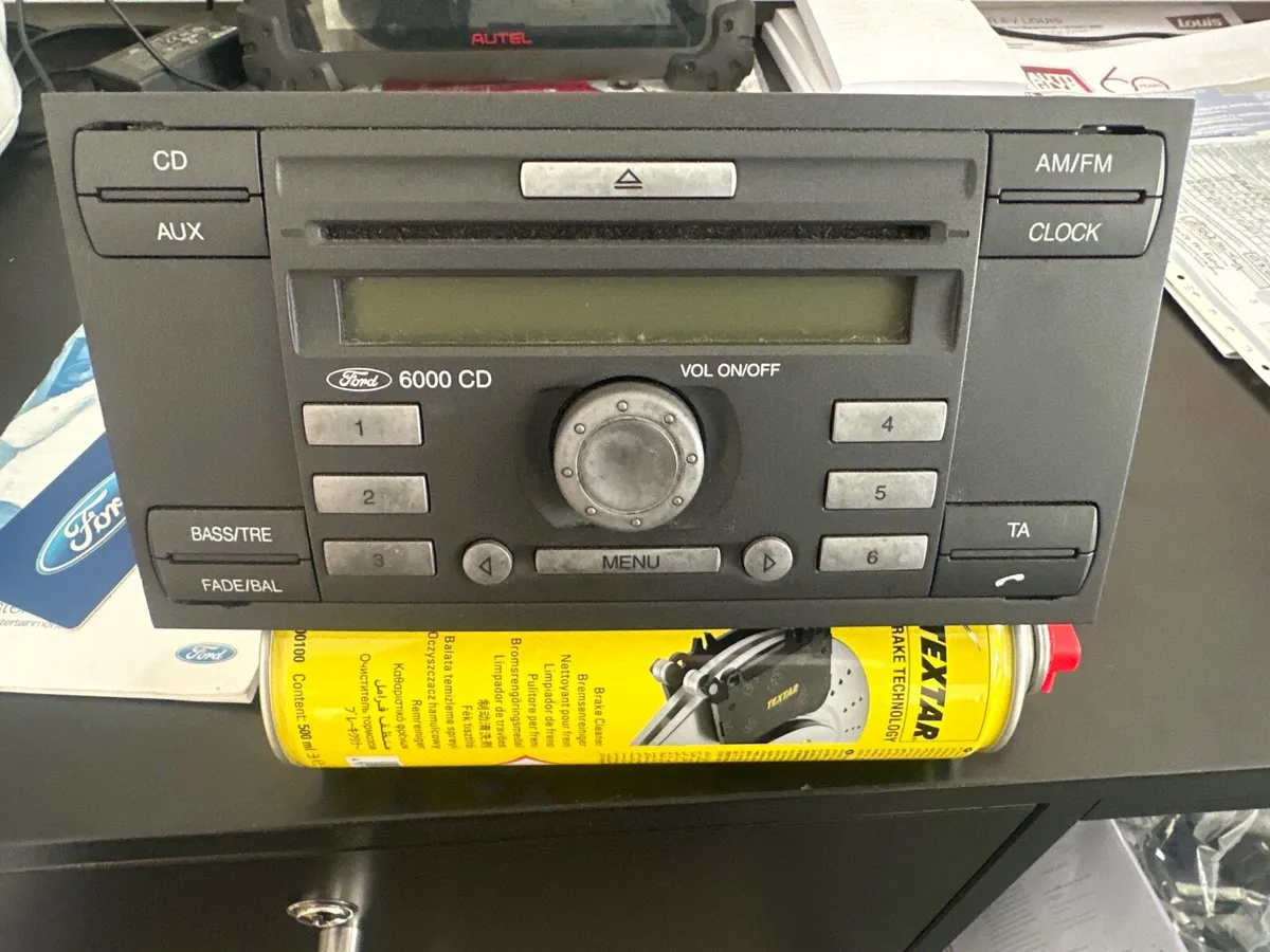 Ford 600CD Radio - Image 2