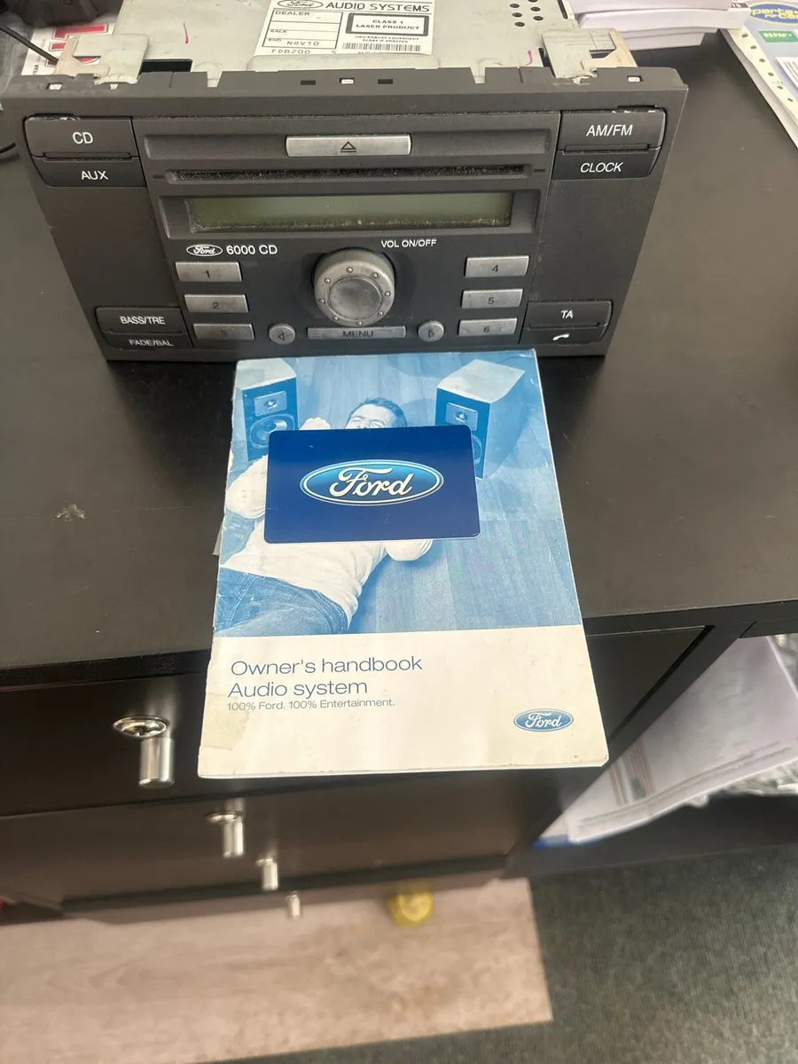 Ford 600CD Radio - Image 3
