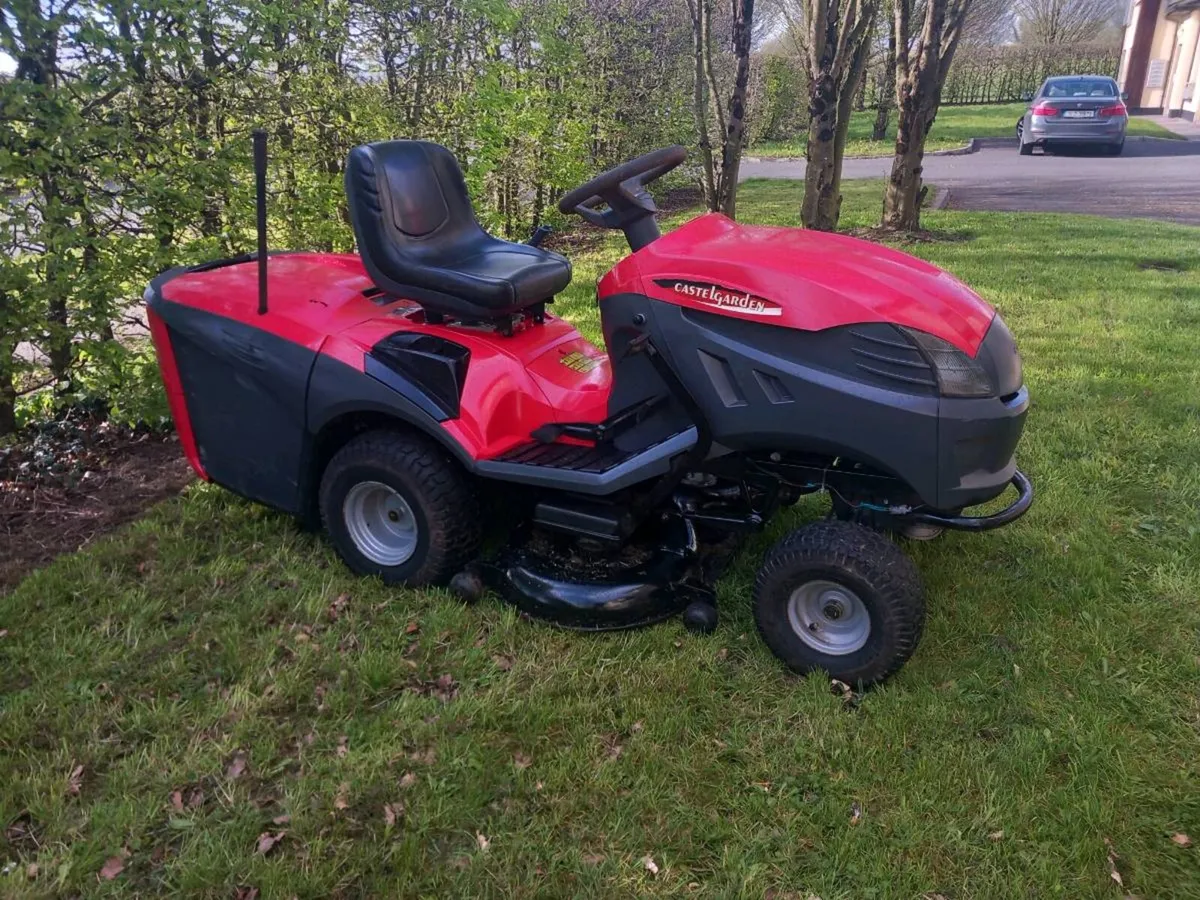 Ride on lawnmower - Image 1