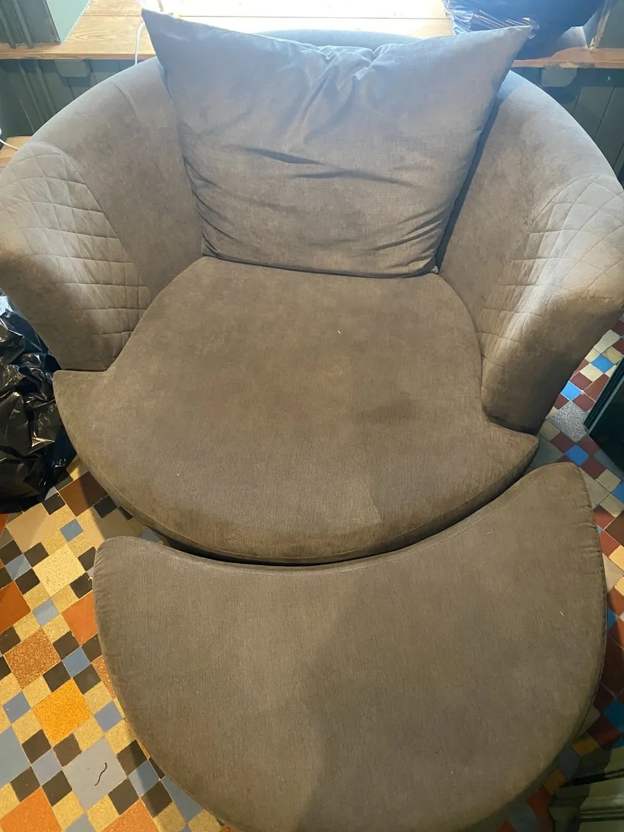 Corner Suite & Armchair with Footrest - Image 2