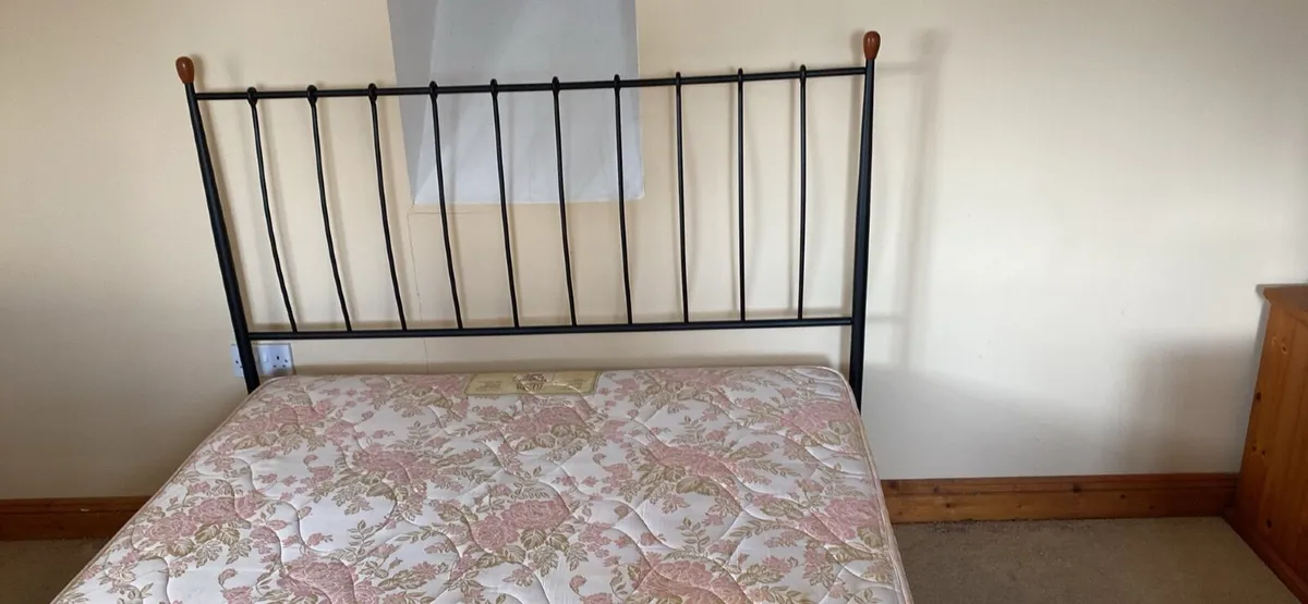 Cast iron bed - Image 2