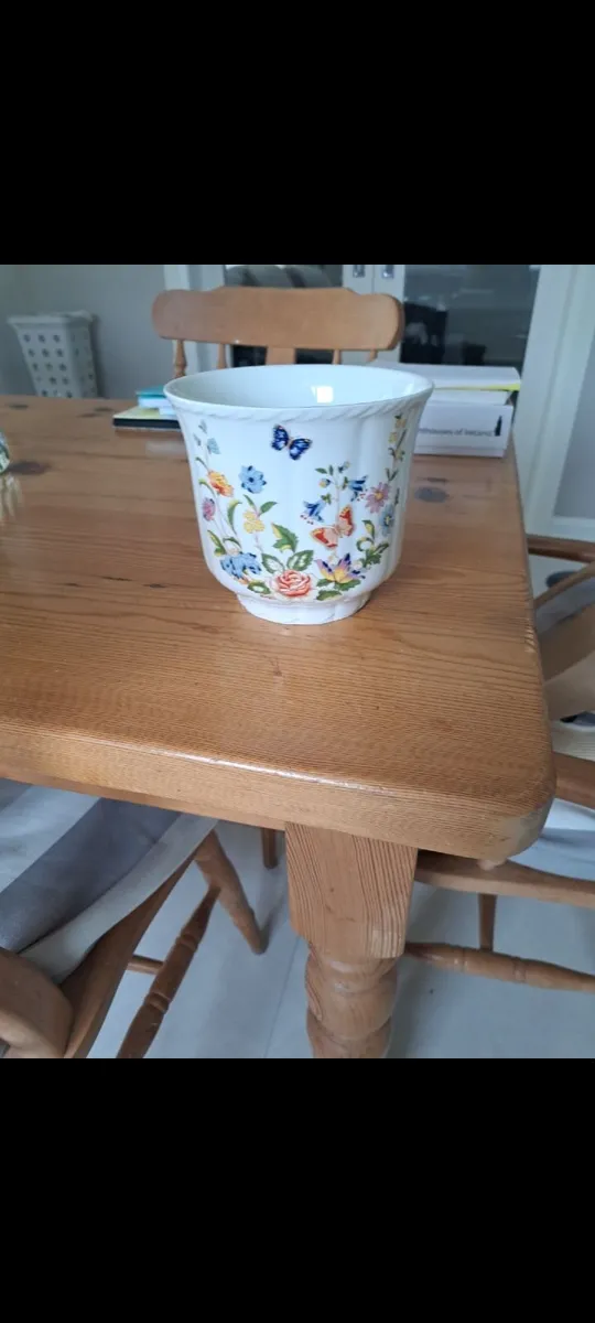 Cottage garden flower pot