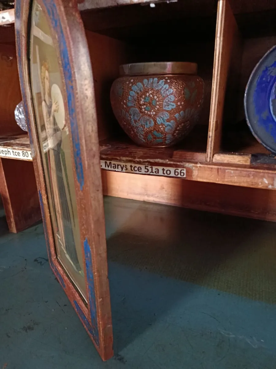 Vintage Gothic Angel in Gilt Frame - Image 3