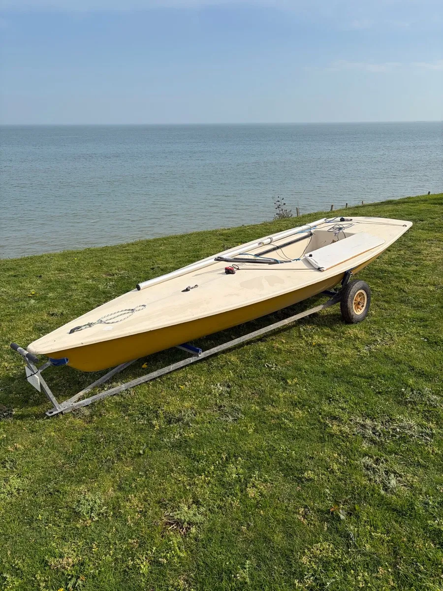 Laser dinghy - Image 1