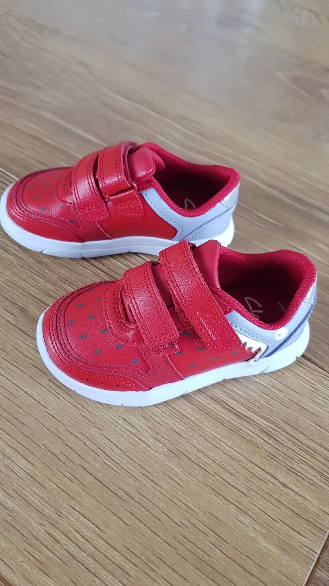 kids shoes- CLARKS - BRAND NEW size 5.5 - Image 4