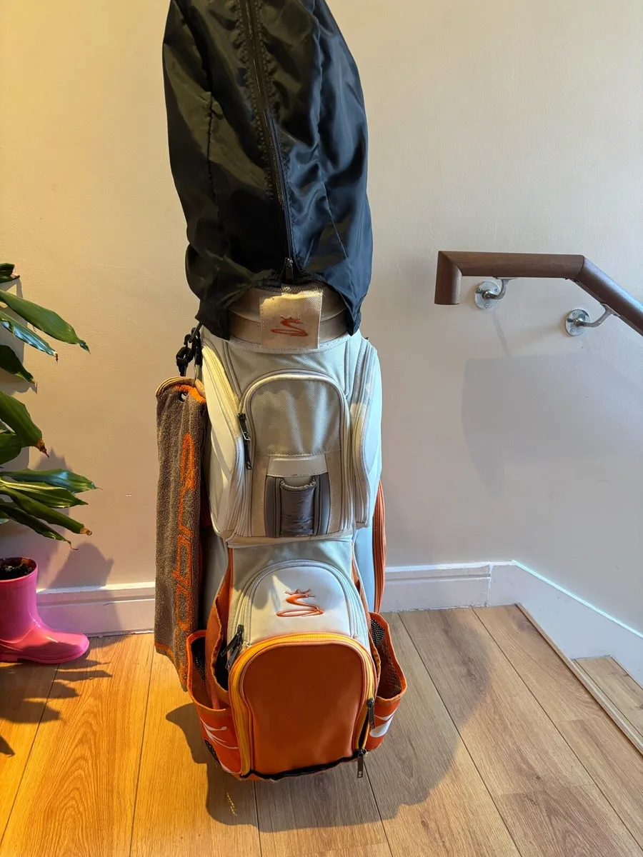 Cobra Golf Cart Bag with towel - Image 2
