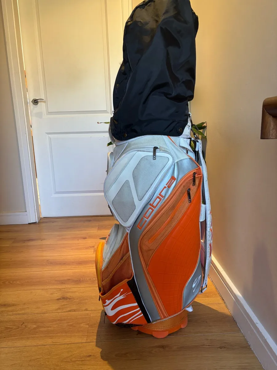 Cobra Golf Cart Bag with towel - Image 3