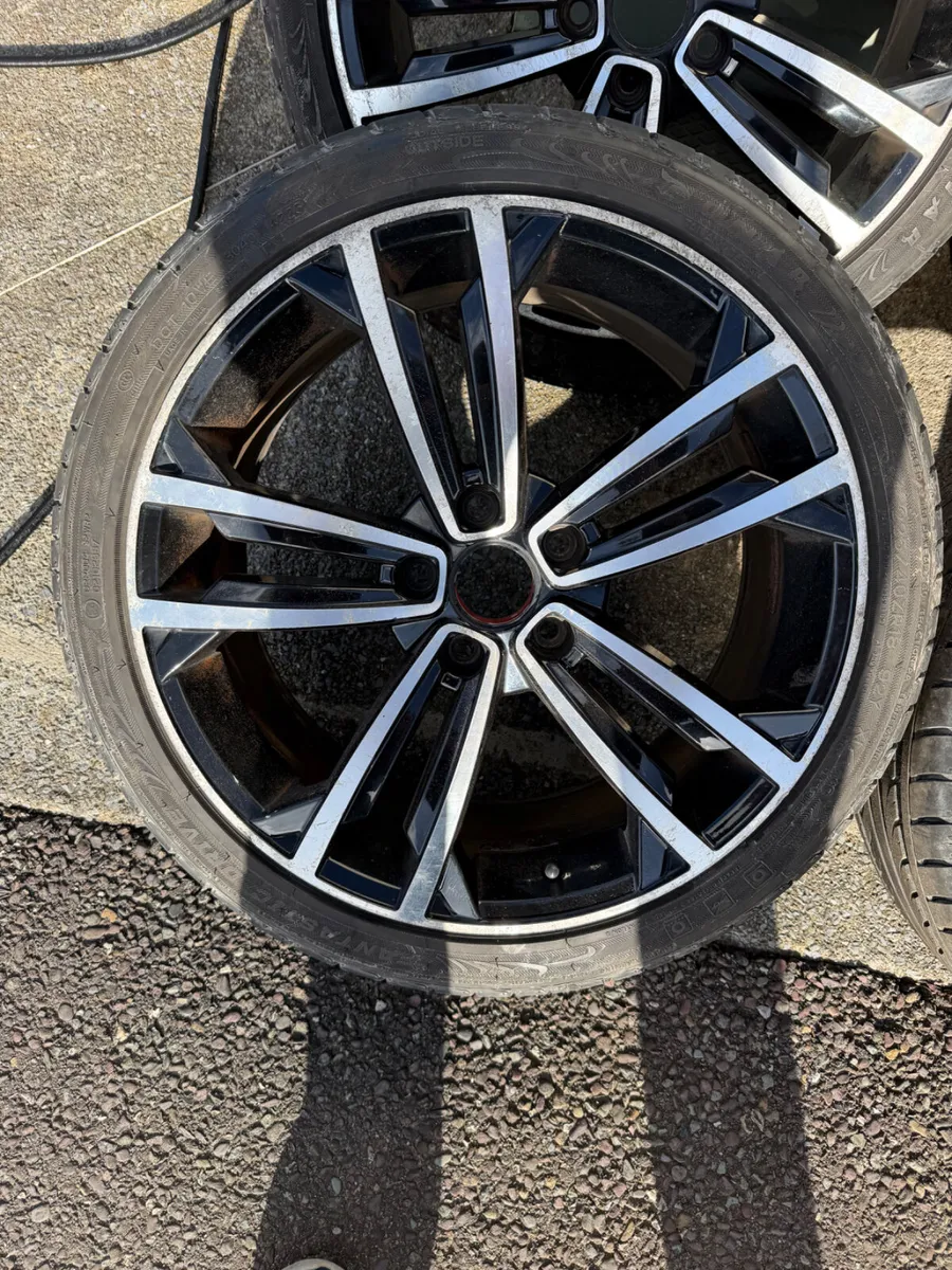 Volkswagen alloys 18 inch - Image 2