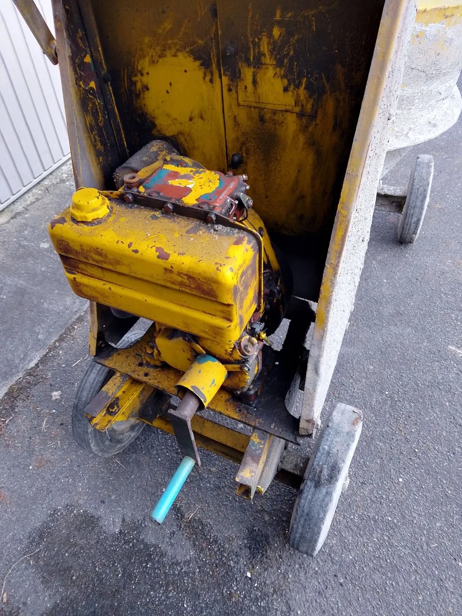 Concrete mixer - Image 1