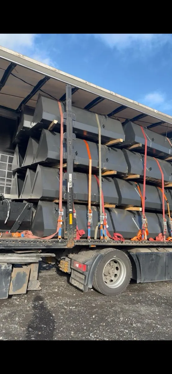 Buckets at serious value - Image 1