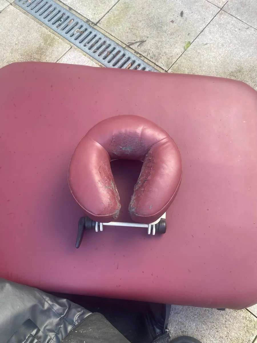 Massage table - Image 1