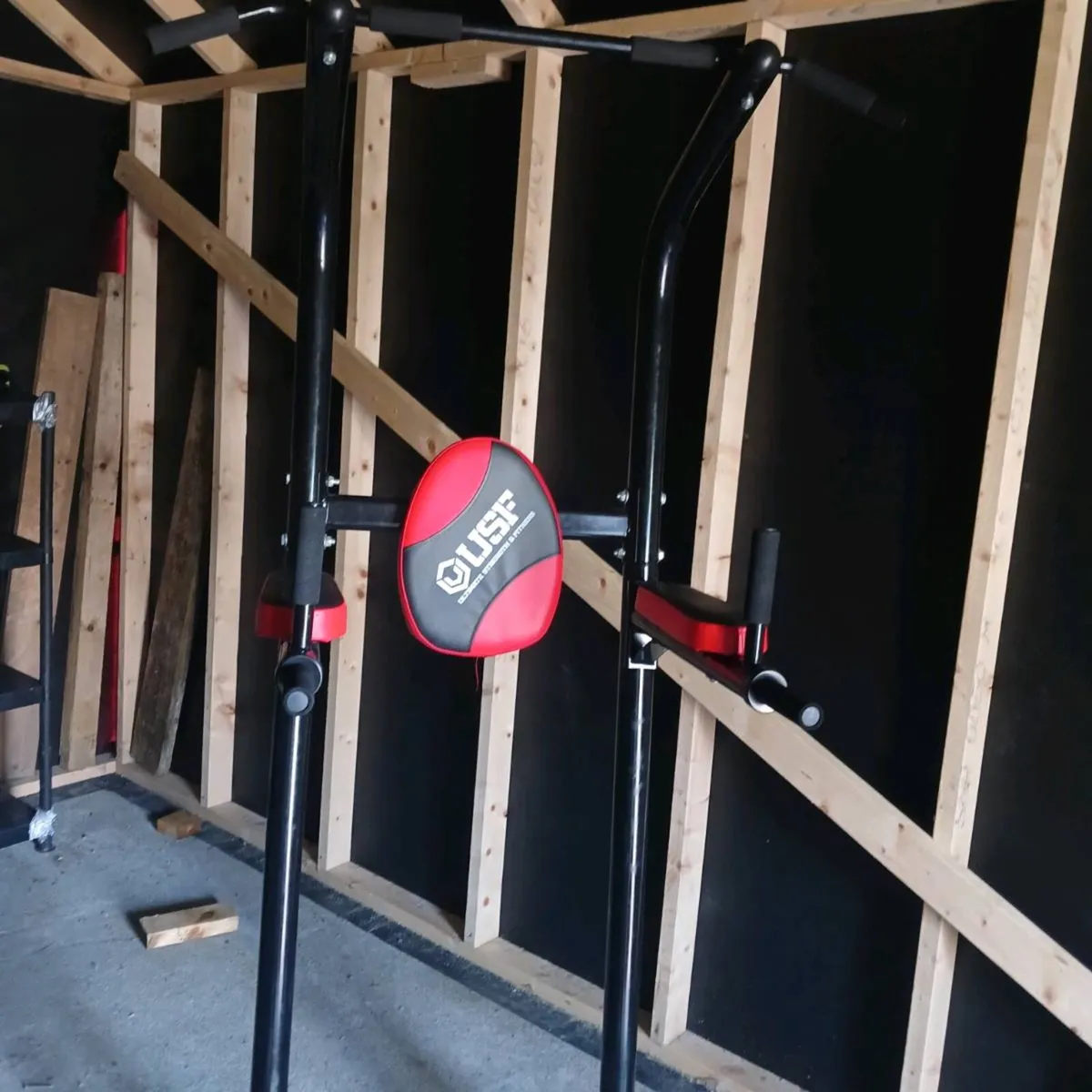 Pull up station caprains chair - Image 1