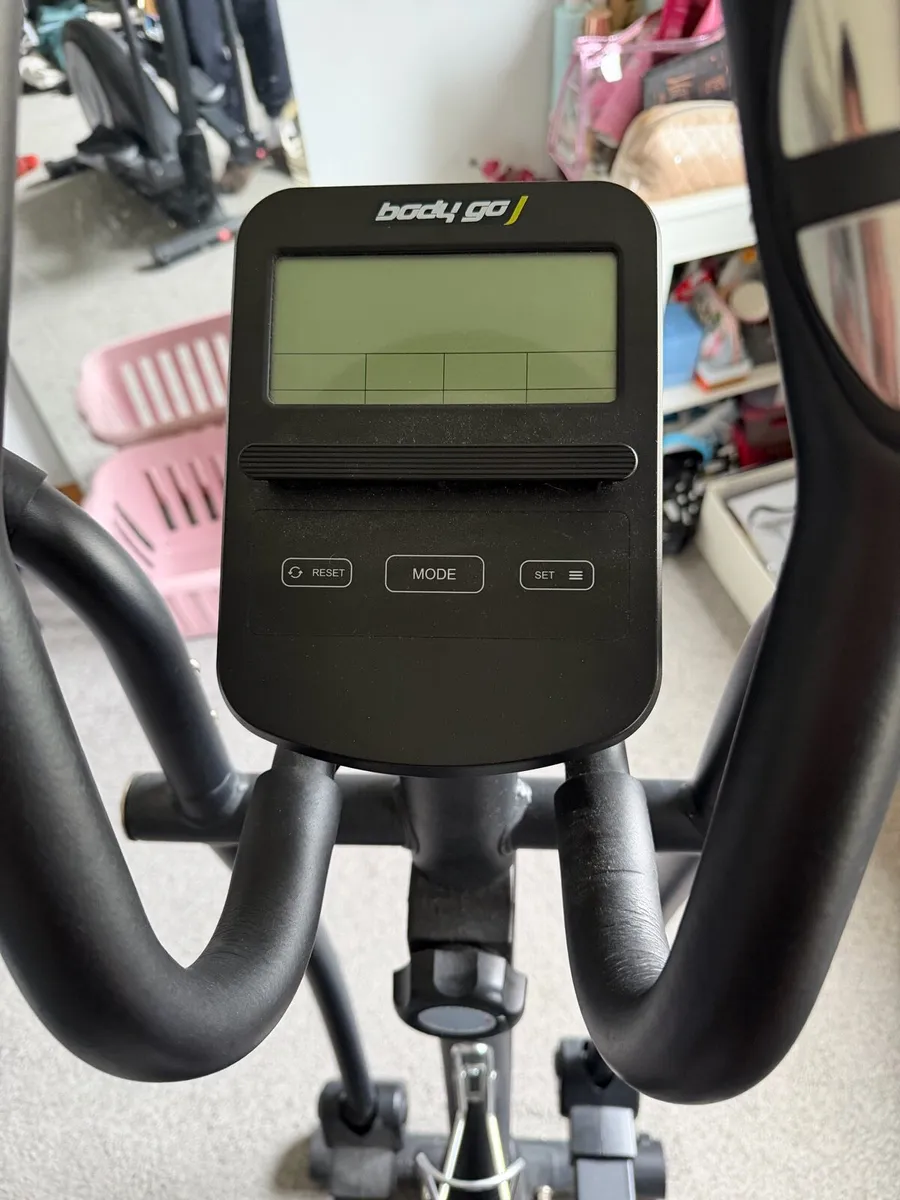 Cross trainer - Image 1