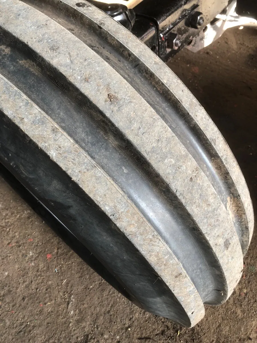 INTERNATIONAL 885 AND P. LOADER - Image 4