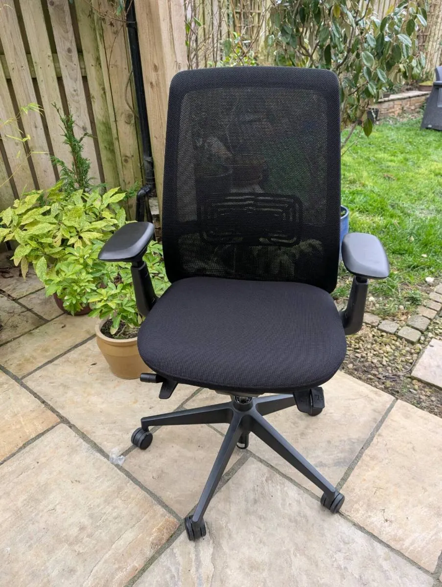 Ergonomic office chair - Image 3