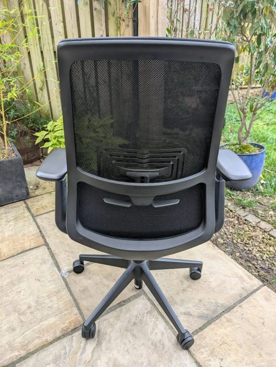 Ergonomic office chair - Image 4