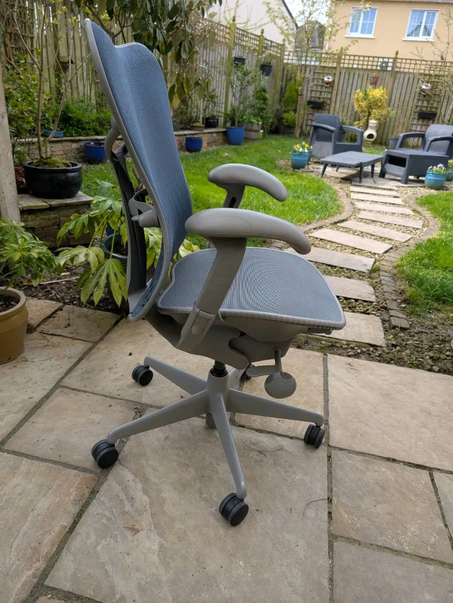 Ergonomic office chair - Image 2