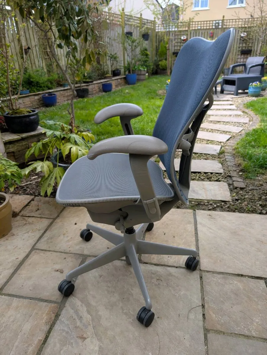 Ergonomic office chair - Image 3