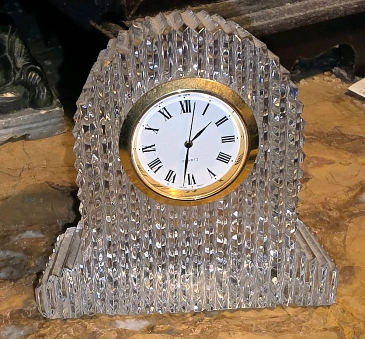 VINTAGE GLITTERY CRYSTAL, 6"Tall Mantle Clock ! - Image 1
