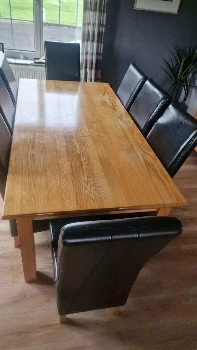 Table and Chairs - Image 4