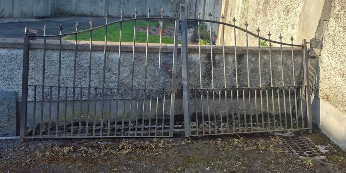 Metal Gates - Image 1