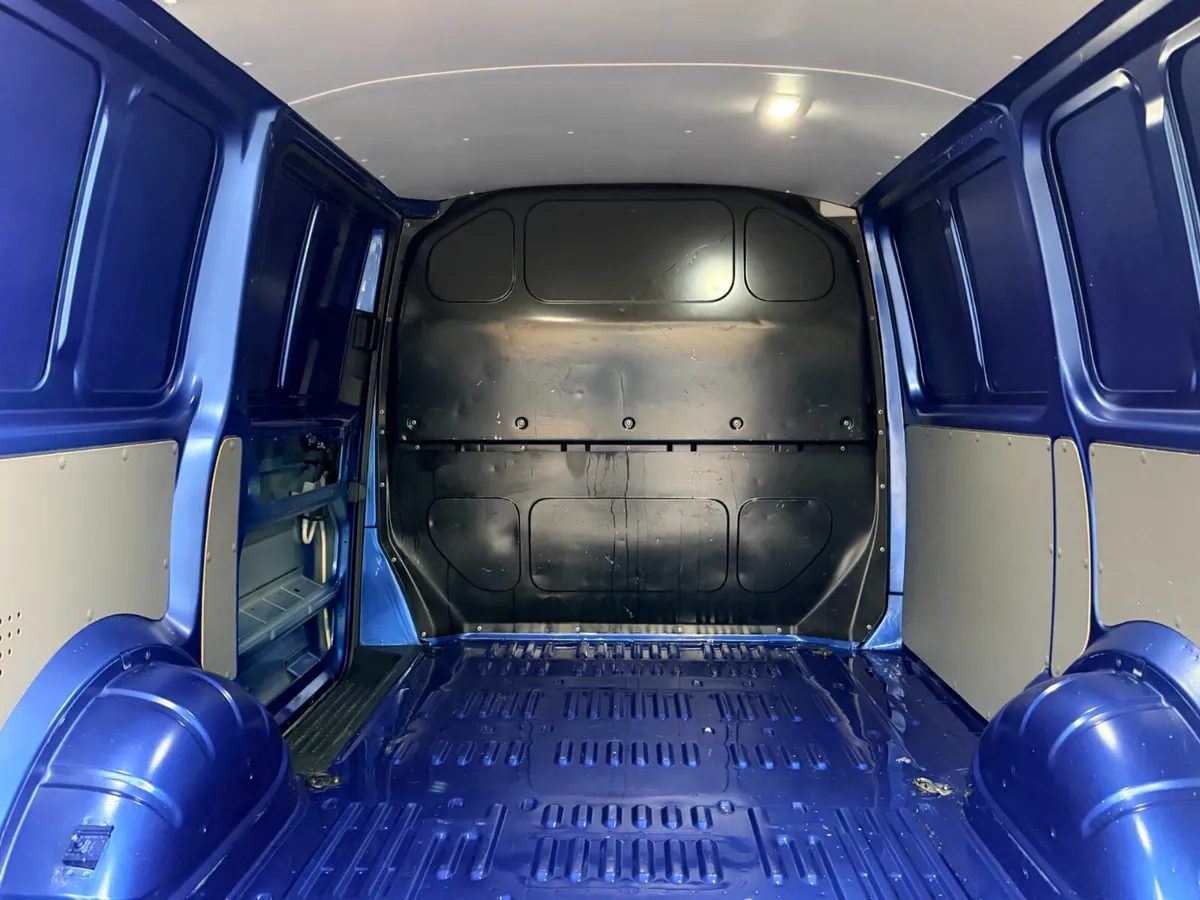 2024 Volkswagen Transporter Panel Van - Image 2