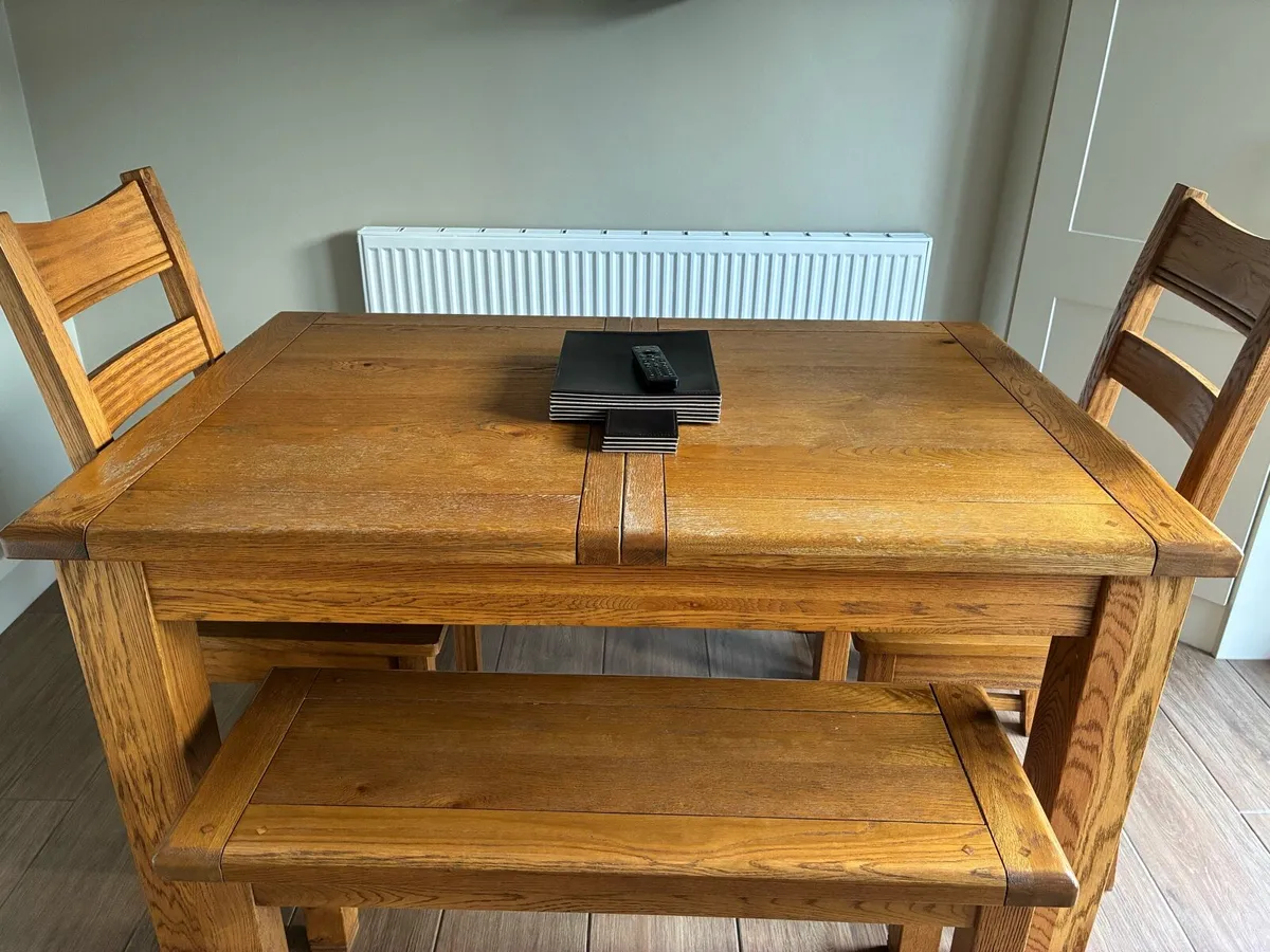 Dining table and chairs - Image 1