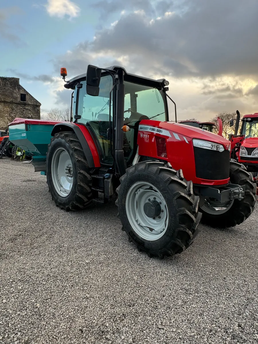 Massey Ferguson 5711 tractor - Image 4