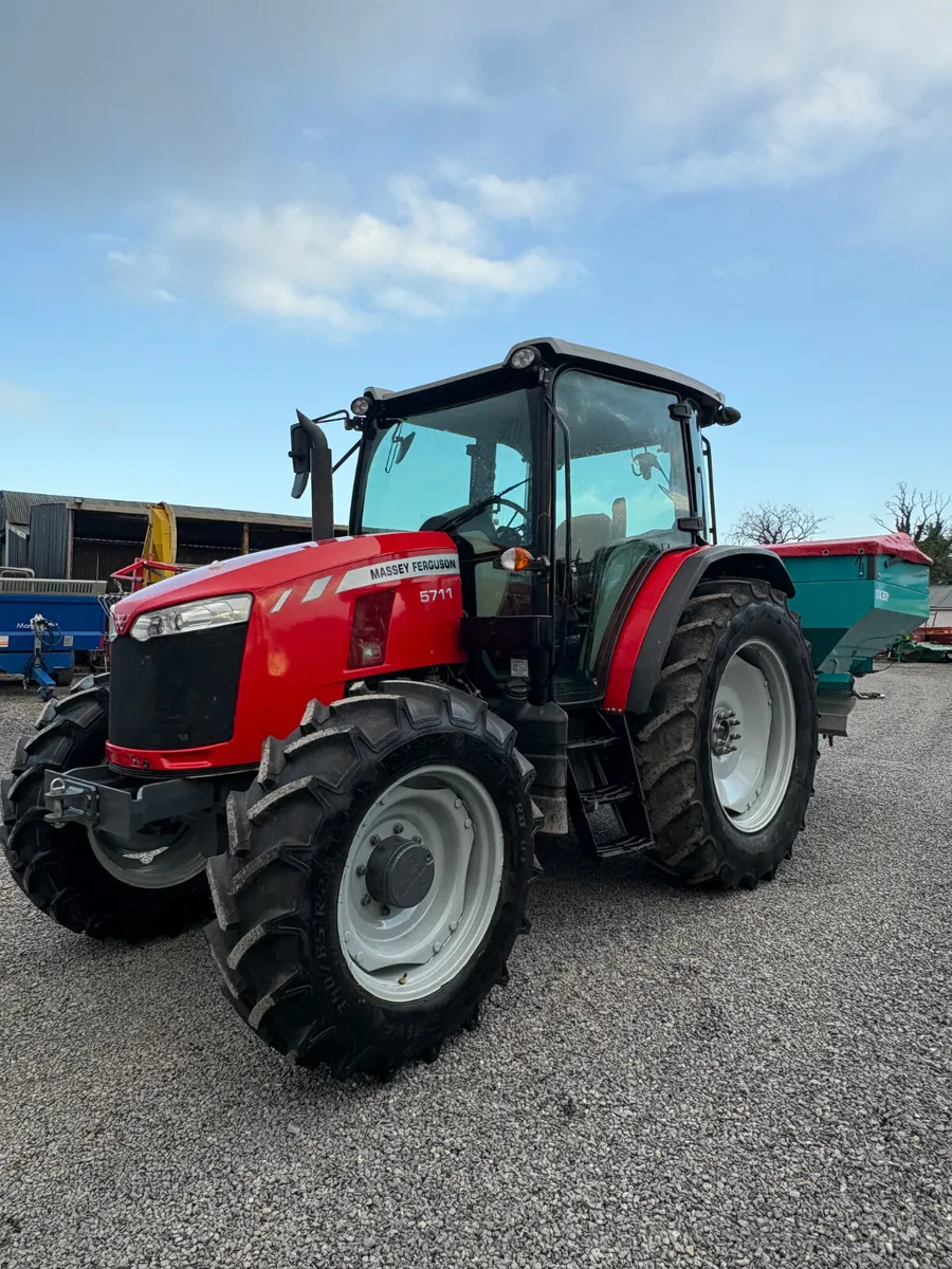 Massey Ferguson 5711 tractor - Image 2