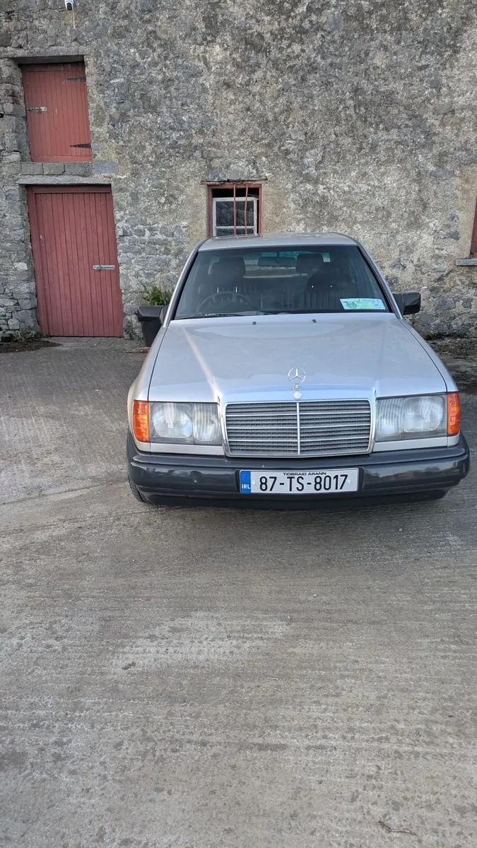 Mercedes-Benz E-Class 1987 - Image 1