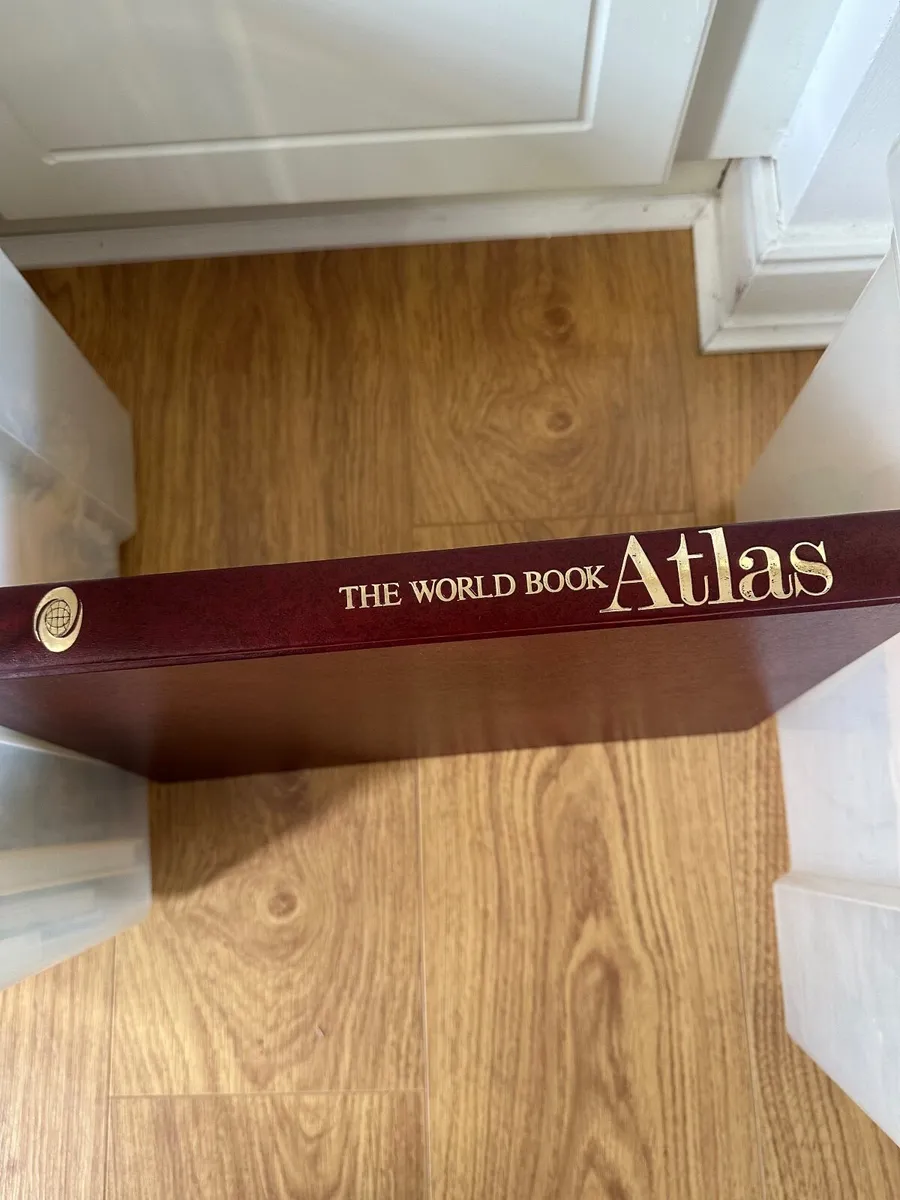 Complete set Encyclopaedia Britannica, - Image 4