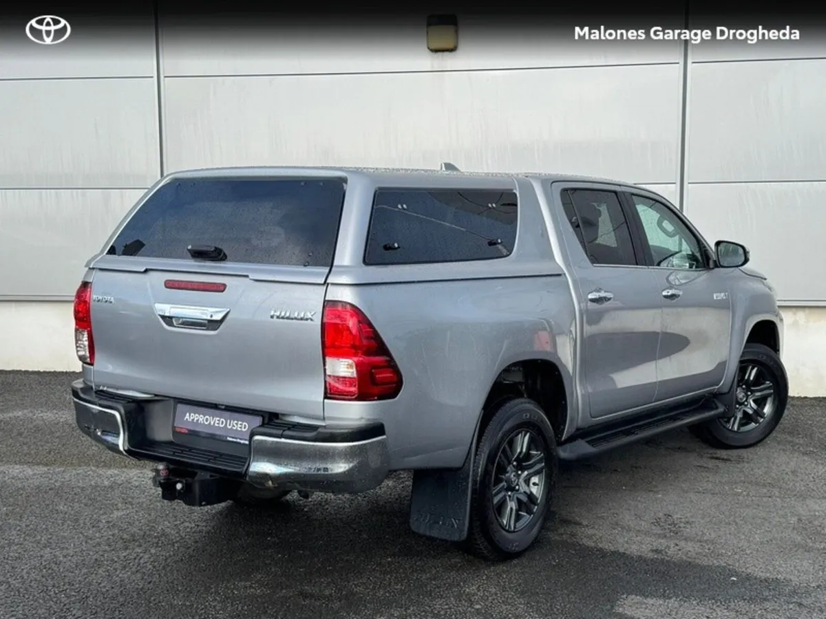 Toyota Hilux 2.8 SR5 D/CAB AUTO 4DR A - Image 2