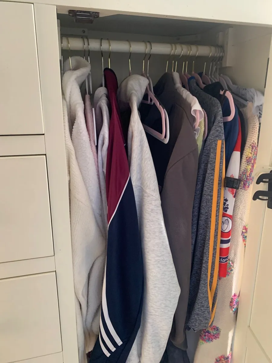 Kids wardrobe and matching book shelf - Image 3