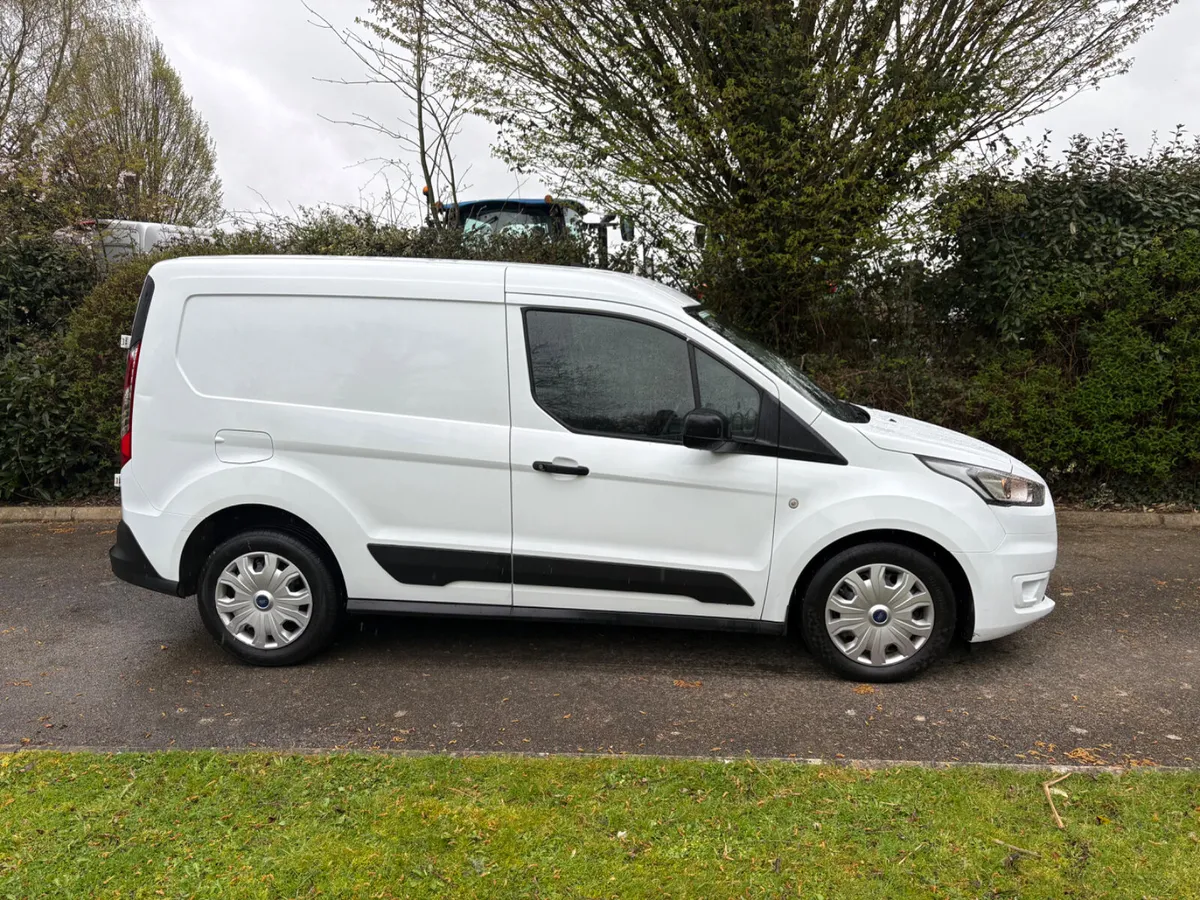 2022 Ford Transit Connect Trend model - Image 2