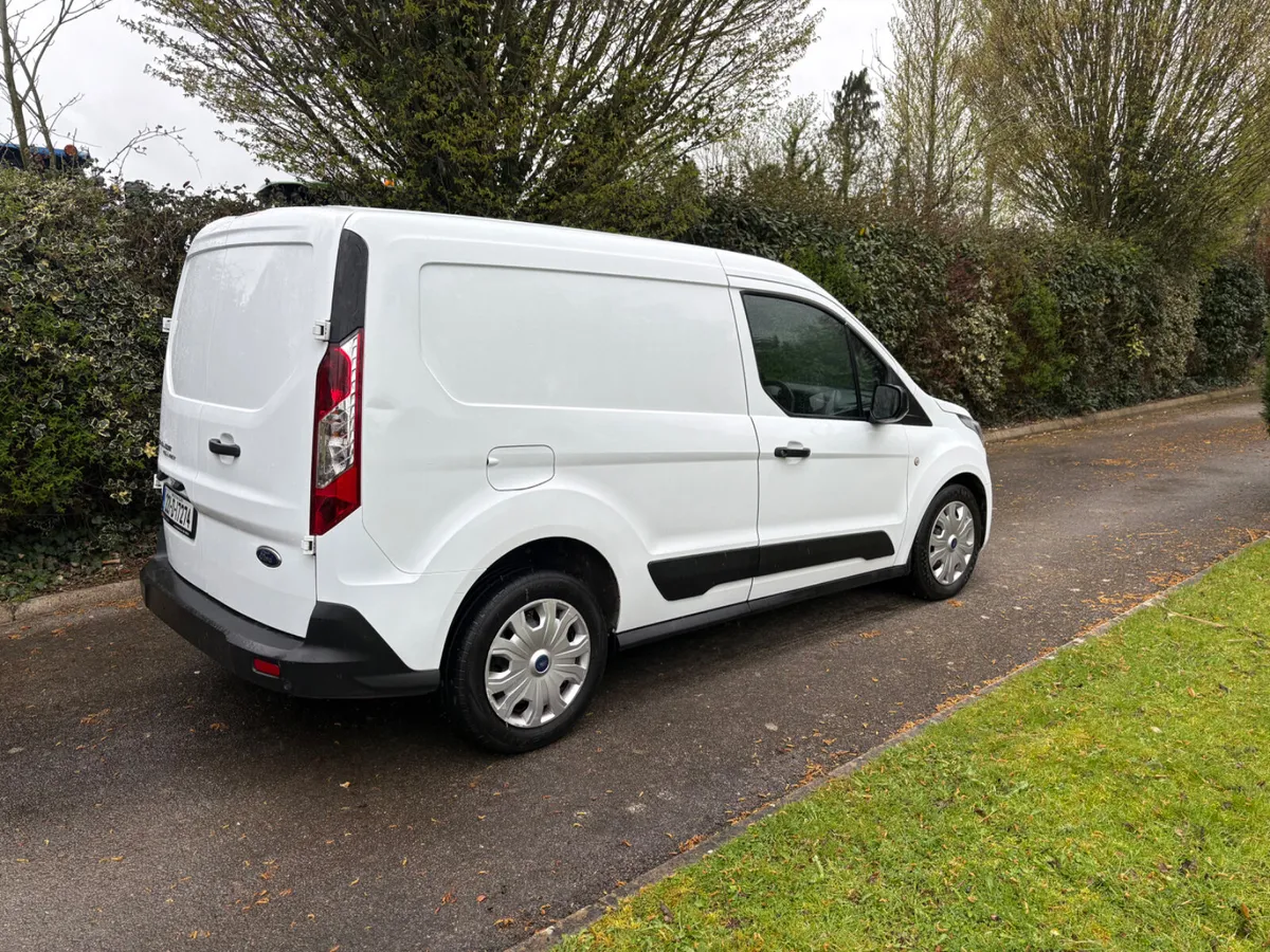 2022 Ford Transit Connect Trend model - Image 3