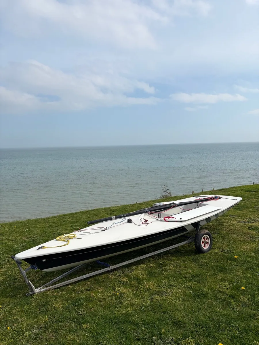 Laser dinghy - Image 1