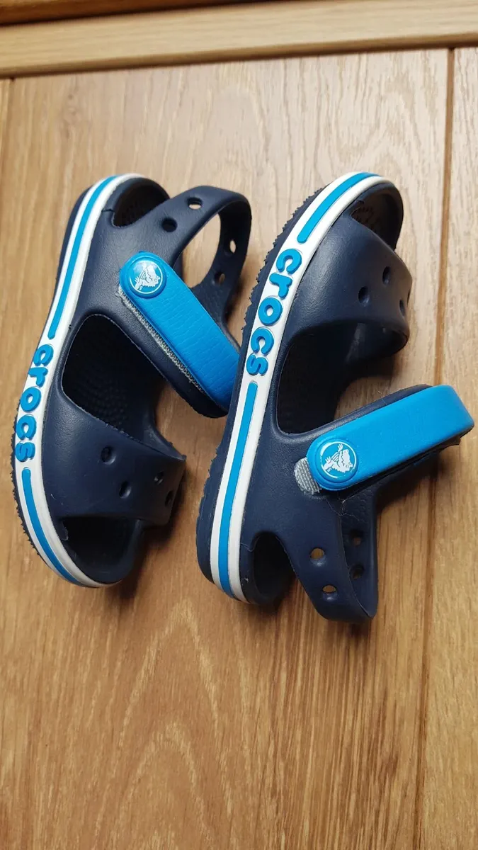 Kids sandals- CROCS original size 6 - Image 3