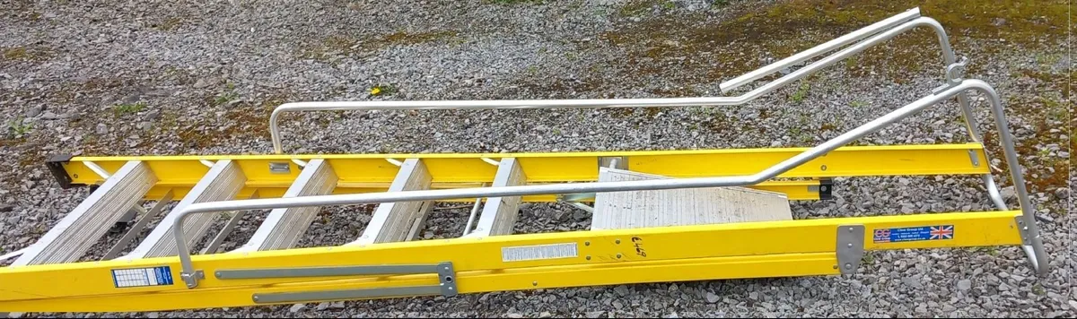 Podium Step Ladder with Safety Rail - Image 2