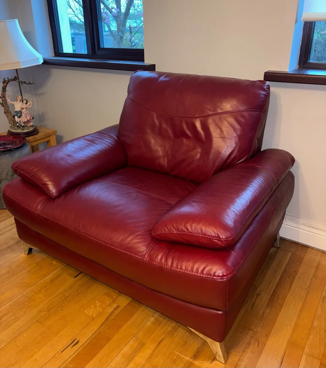 3 Piece Red Leather Couch Suite - Like New - €1000 - Image 1
