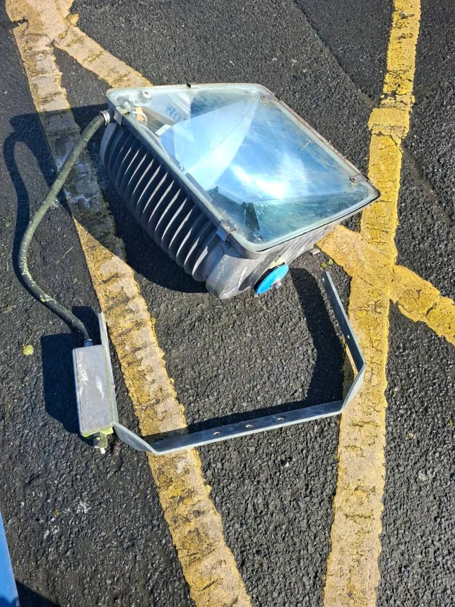 Cast Aluminium Flood Lights - Image 2