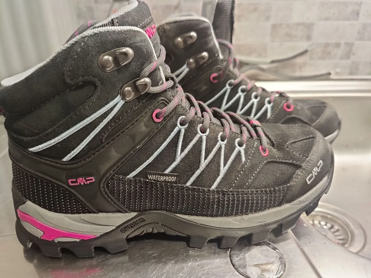 Ladies Hiking boots size 39