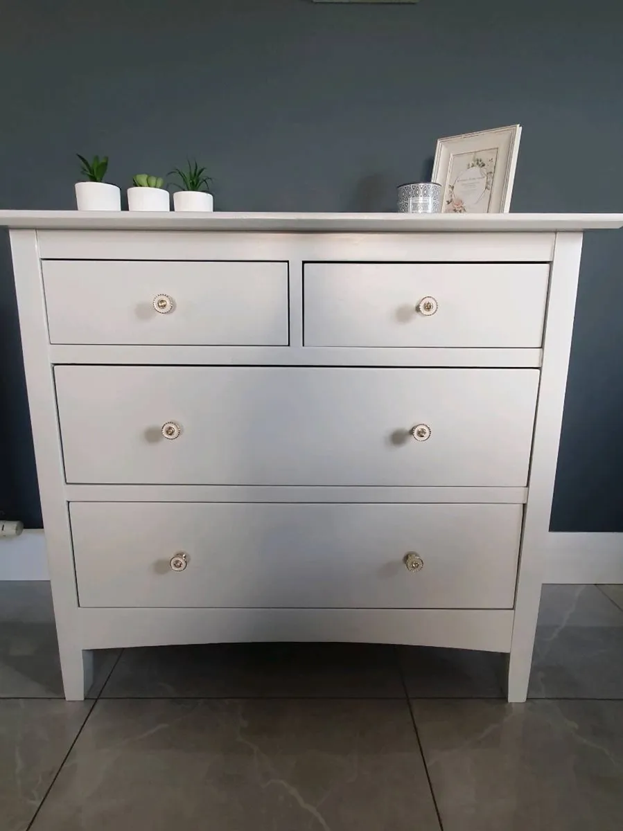 Dresser/ Drawer Chest - Image 2