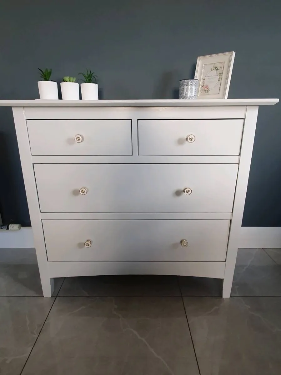 Dresser/ Drawer Chest - Image 3