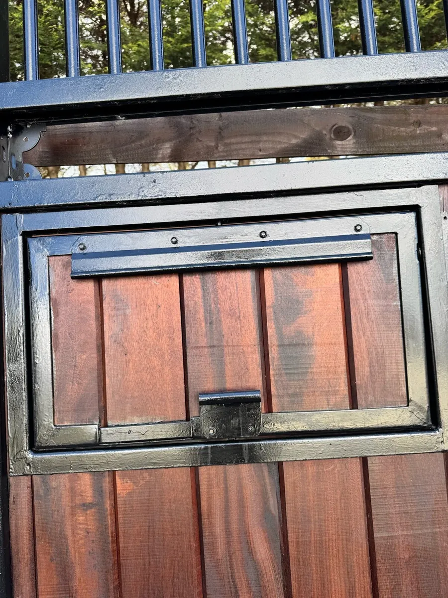 8 Monarch internal Stables for auction Holmestead - Image 4