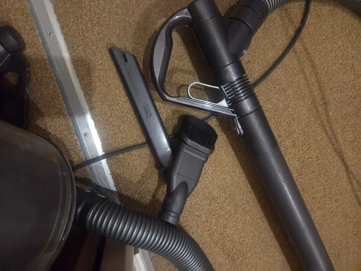 Dyson vacuum - Image 2