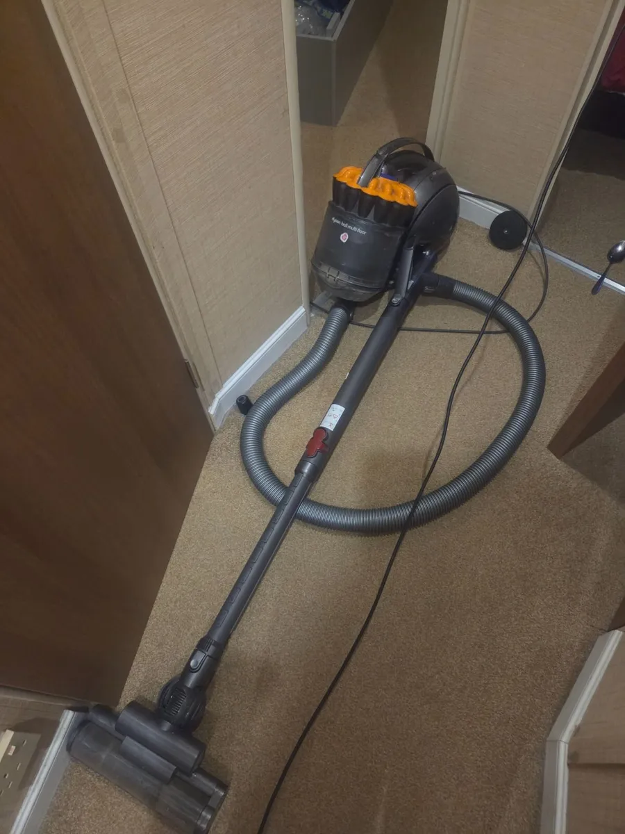 Dyson vacuum - Image 3