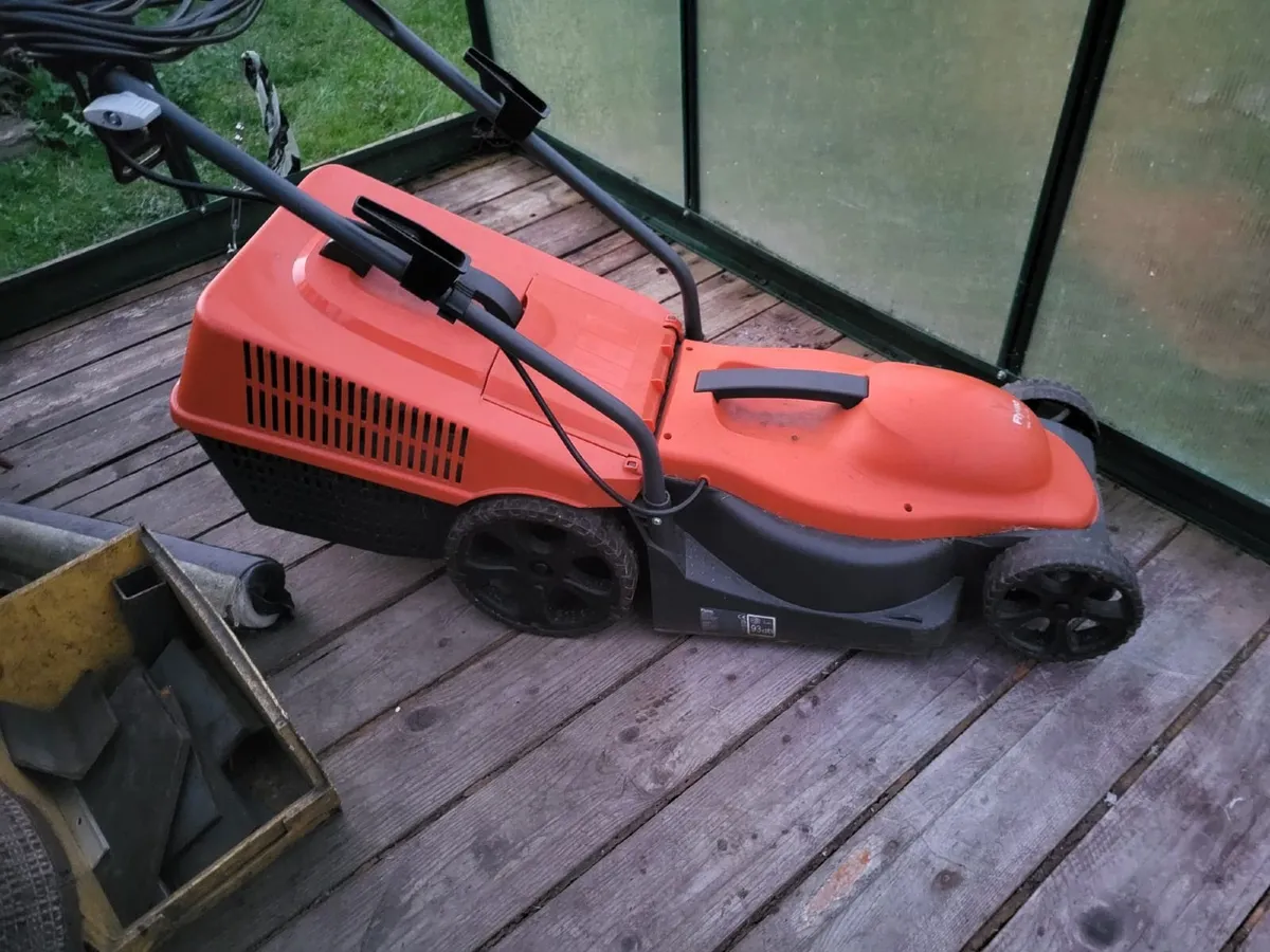 Flymo 1000W 32cm Corded Rotary Lawnmower - Image 1